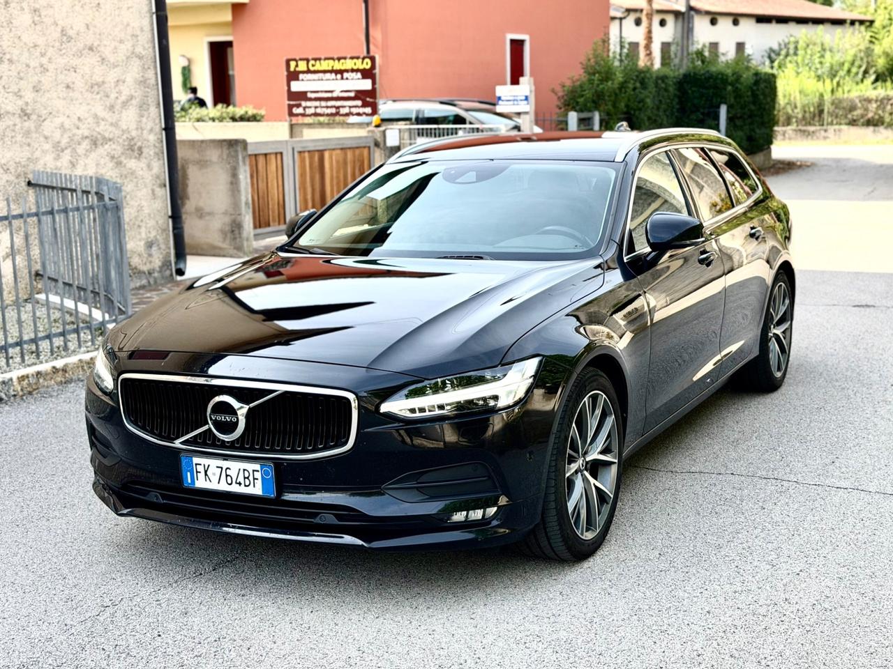 Volvo V90 D5 AWD Geartronic Momentum