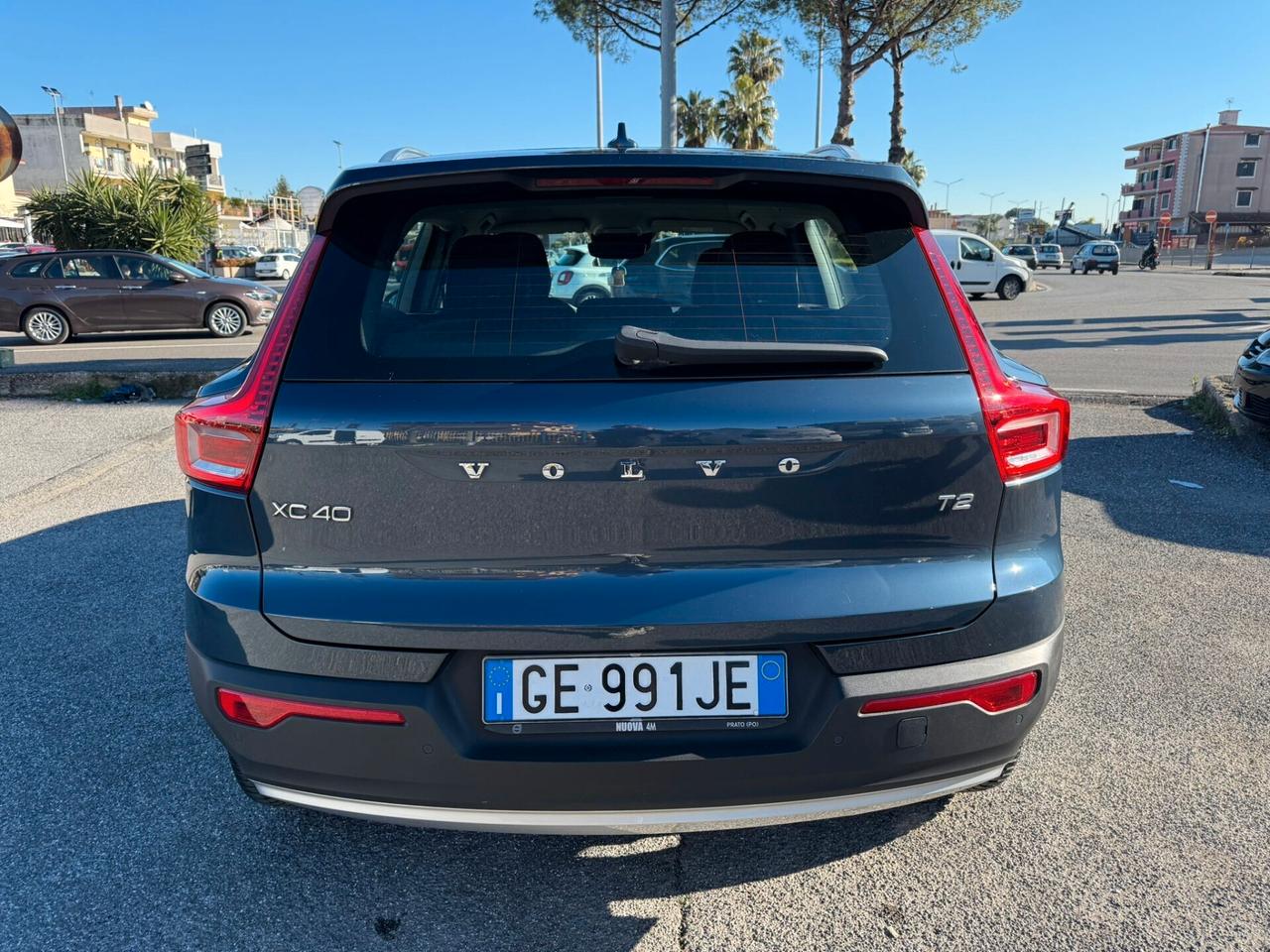 VOLVO XC40 MOMENTUM T2 1.5BENZINA 129CV AUTOMATICA EURO6B