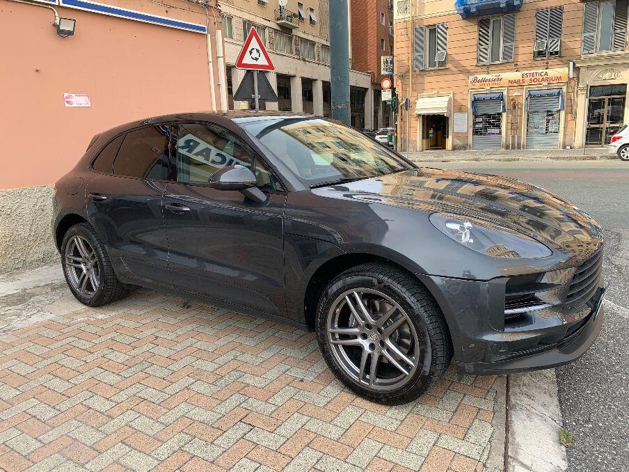 Porsche Macan 2.0 -IVA ESPOSTA