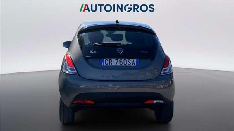 Lancia Ypsilon 1.0 FireFly Hybrid Silver