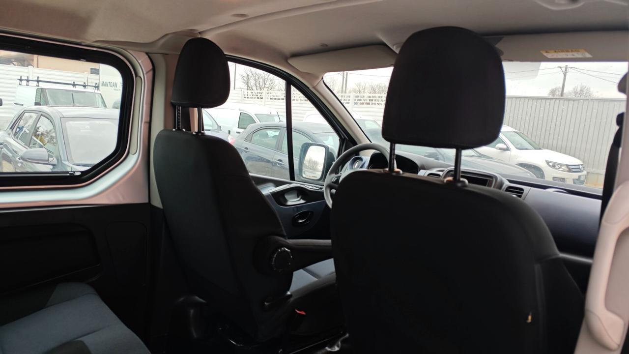 Opel Movano Vivaro L1H1 6 posti