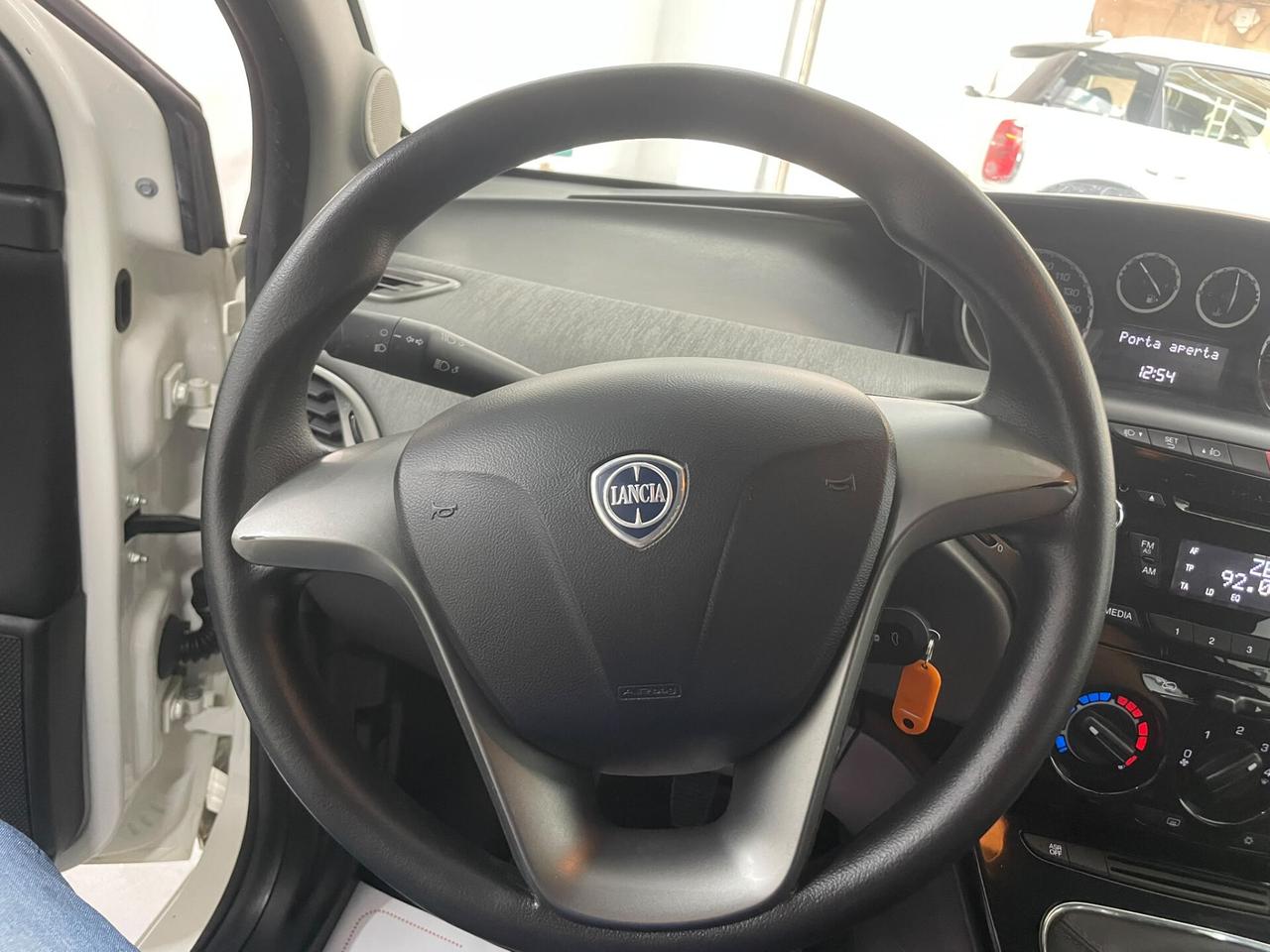 Lancia Ypsilon 1.2 69 CV 5 porte S&S Silver