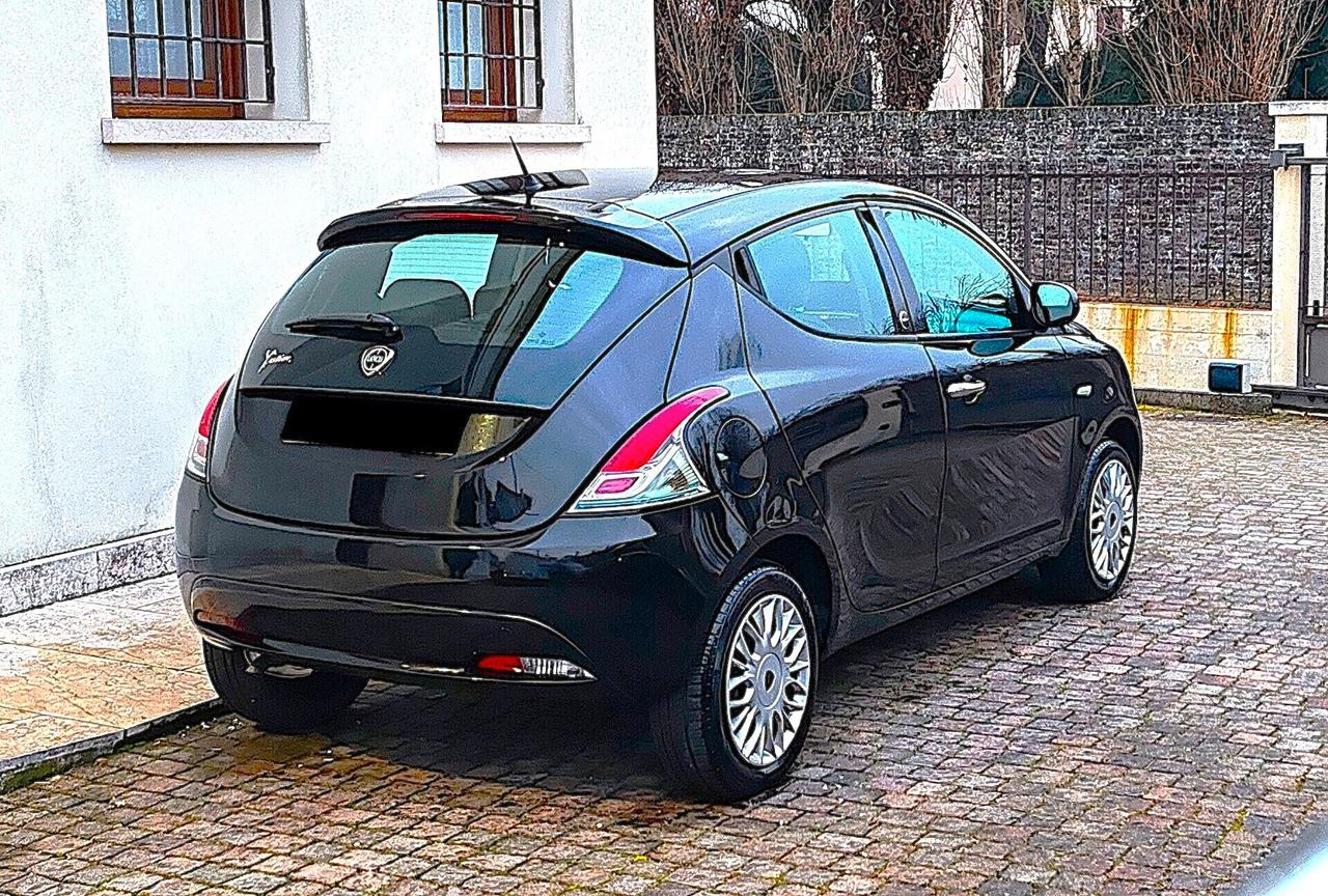 Lancia Ypsilon 1.2 69 CV 5 porte GPL Ecochic Silver