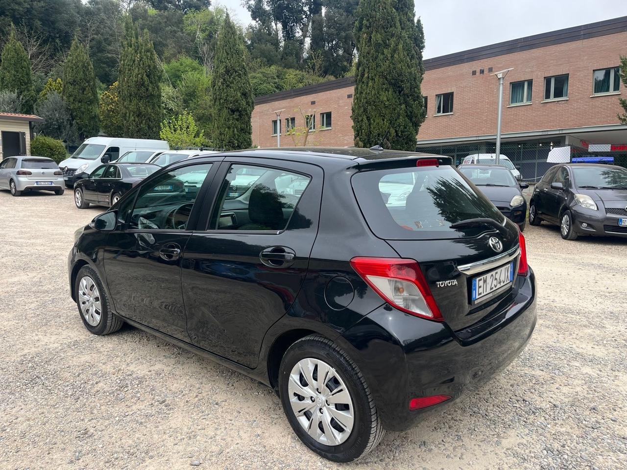 Toyota Yaris 1.0 Benzina - Neopatentati