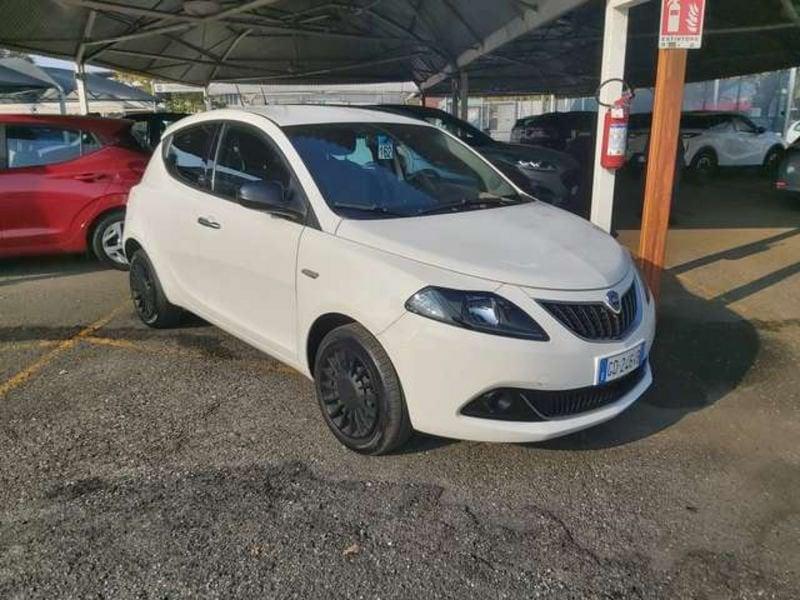 Lancia Ypsilon 1.0 FireFly Hybrid Silver