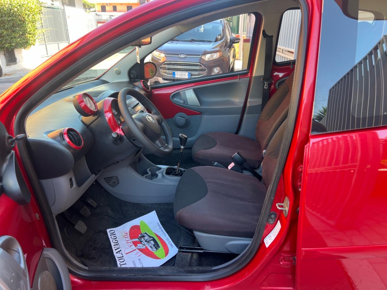 Toyota Aygo 1.0 12V VVT-i 5 porte Sol Connect Red Edition