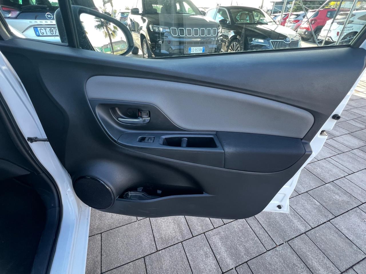 Toyota Yaris 1.5 Hybrid 5 porte Business