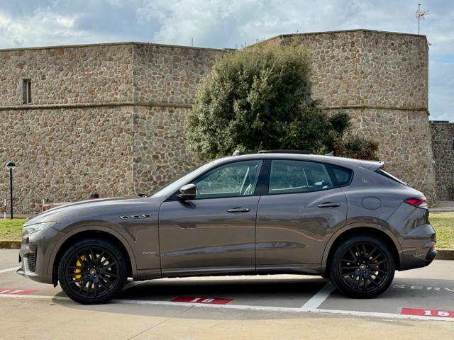MASERATI Levante MY22 GRANSPORT+TETTO+BLACK PACK+PINZE GIALLE