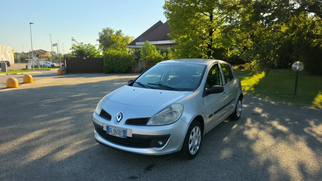Renault Clio Storia 1.2 16V 5 porte Dynamique