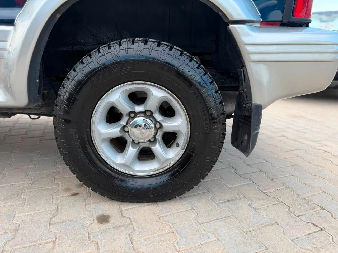 Mitsubishi Pajero 2.5 TDI Metal-top GLS Target con gancio di traino Ellebi