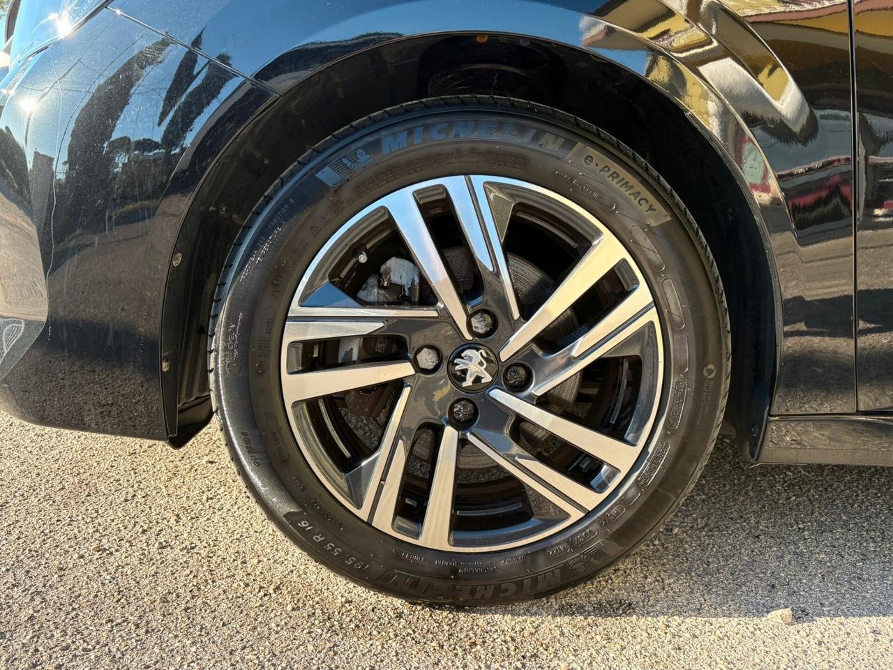 Peugeot 208 PureTech 1.2 LIKE 100