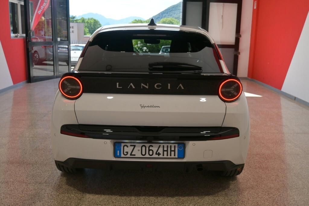 Lancia Ypsilon Hybrid e-DCT LX