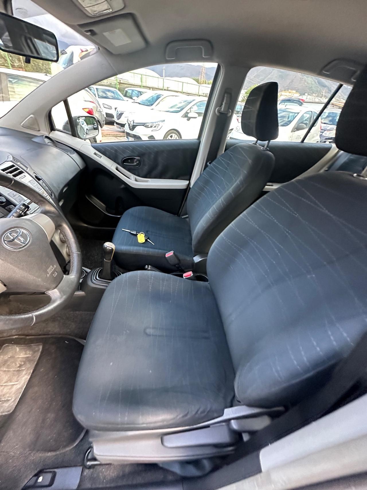 Toyota Yaris 1.0 5 porte