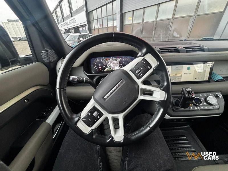Land Rover Defender 3.0 I6 400 90 First Edition AWD auto