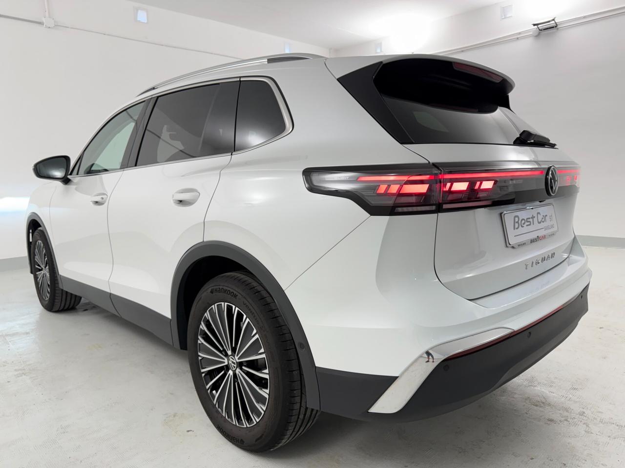 Volkswagen Tiguan 2.0 TDI 150 CV DSG Elegance led gancio elettrico adattivo retrocamera