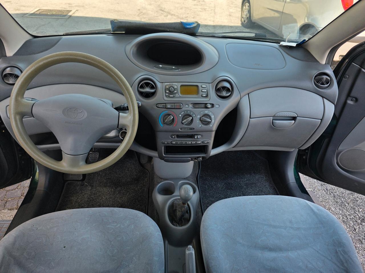 Toyota Yaris 1.0i 16V cat 5 porte con 246.000km