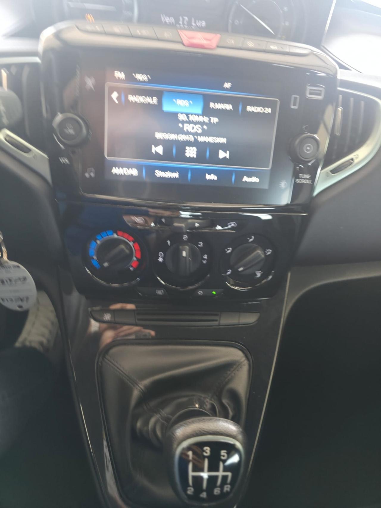 Lancia Ypsilon 1.0 FireFly 5 porte S&S Hybrid Gold Plus