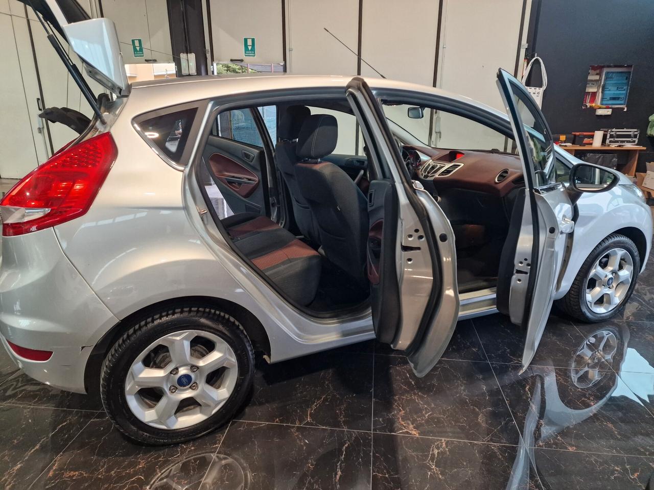 Ford Fiesta 1.4 b, AUTOMATICO GUIDABILE DA DISABILI.
