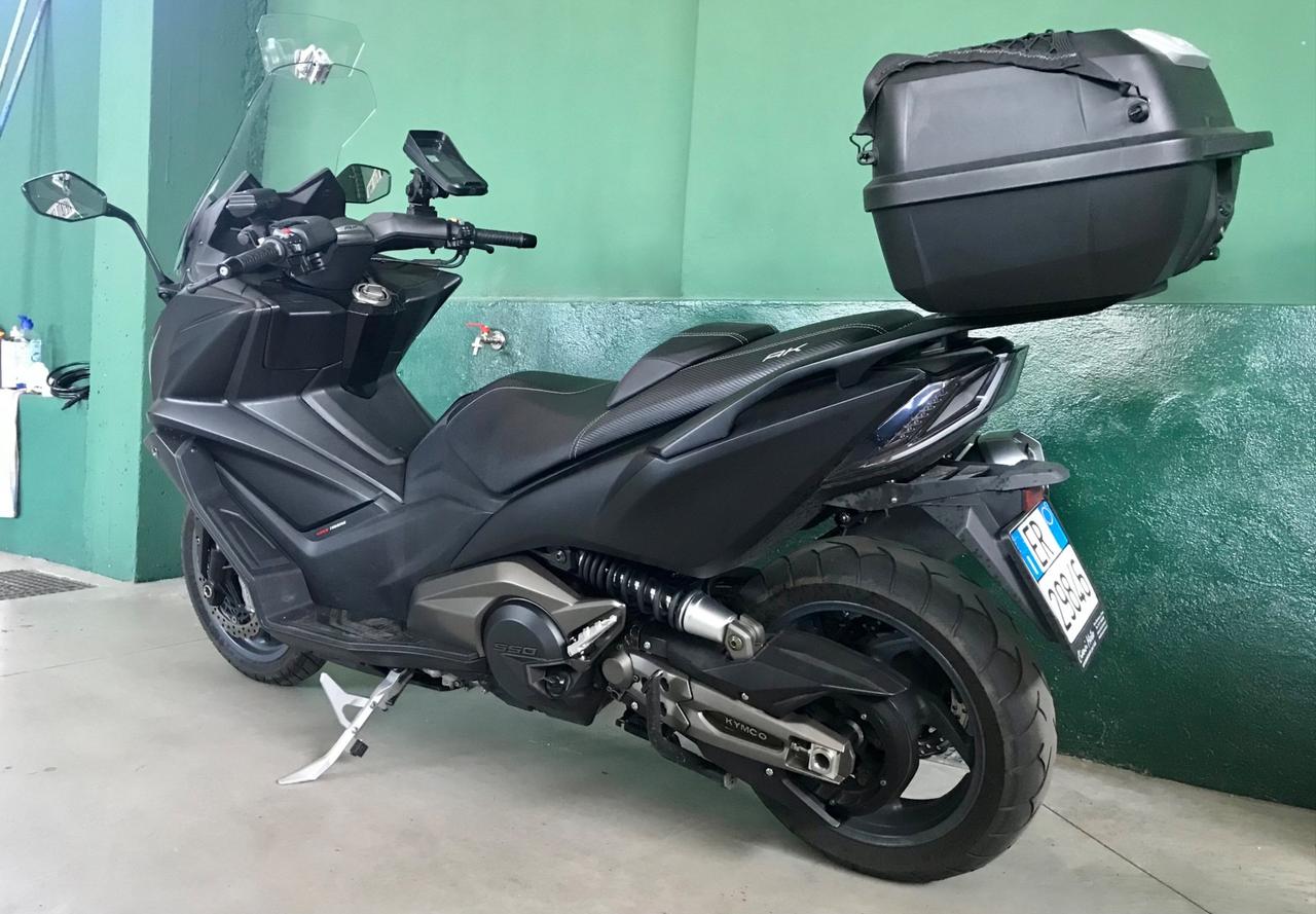 Kymco AK 550