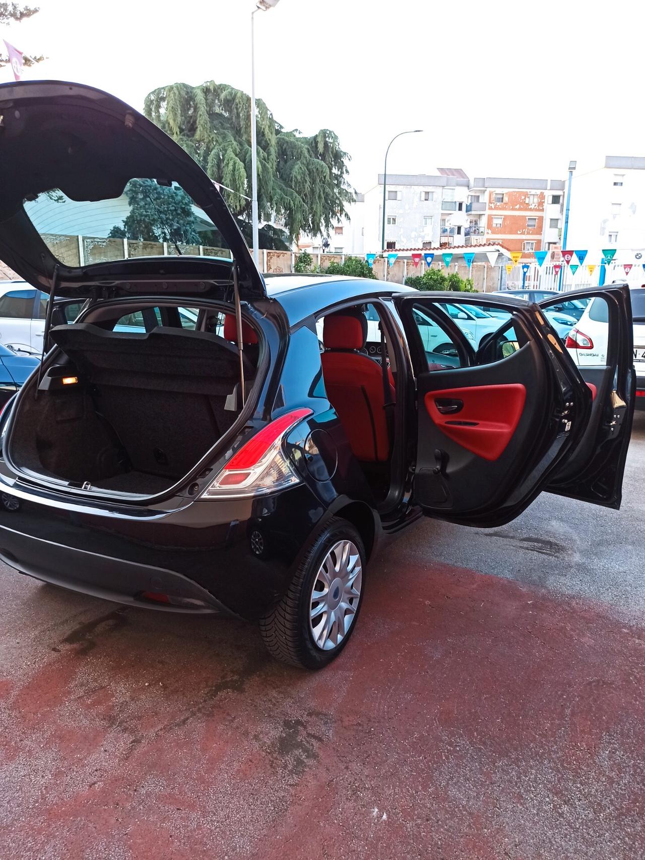 Lancia Ypsilon 1.2 69 CV 5 porte S&S Silver