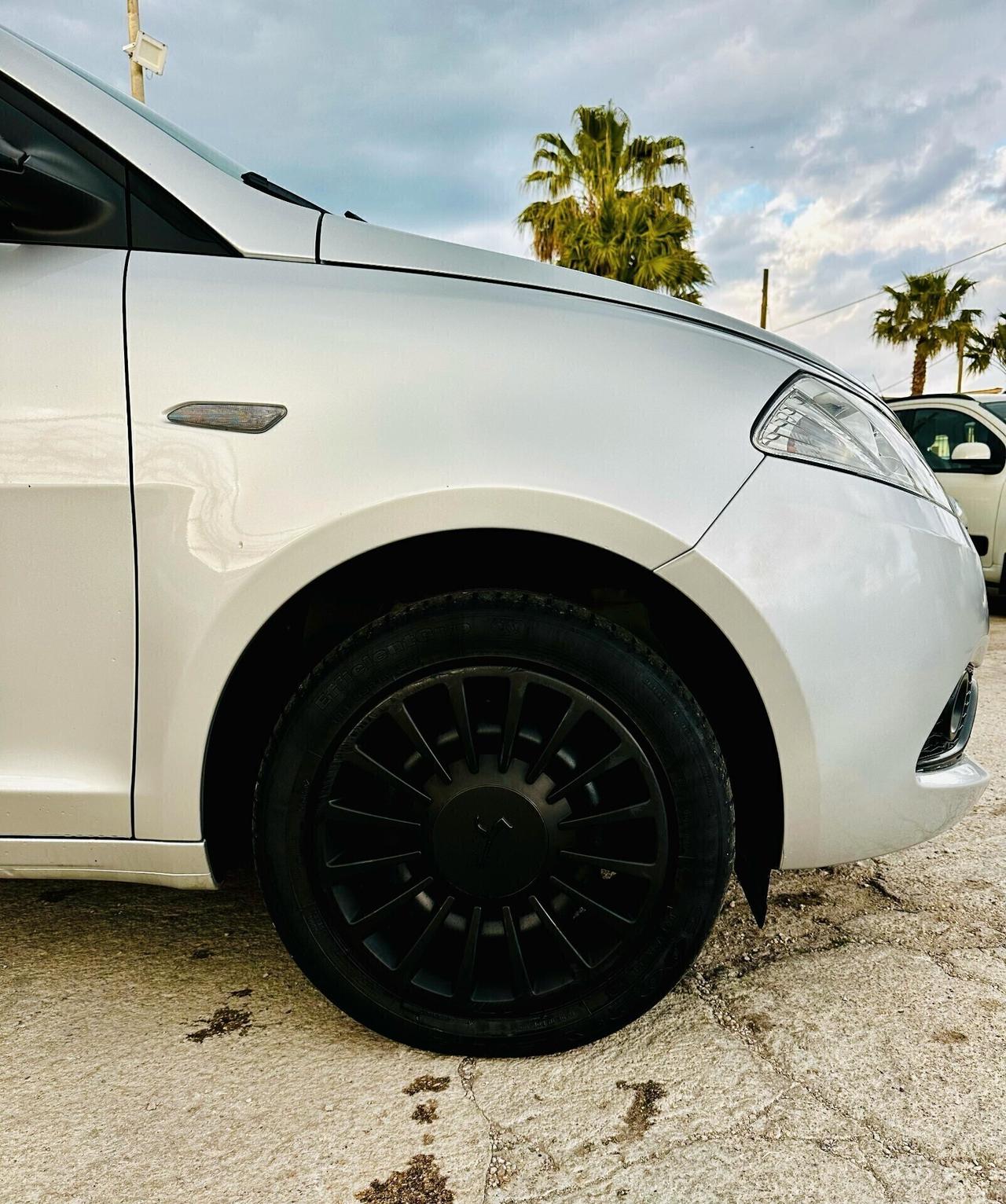 Lancia Ypsilon 1.2 69 CV 5 porte GPL Ecochic Gold