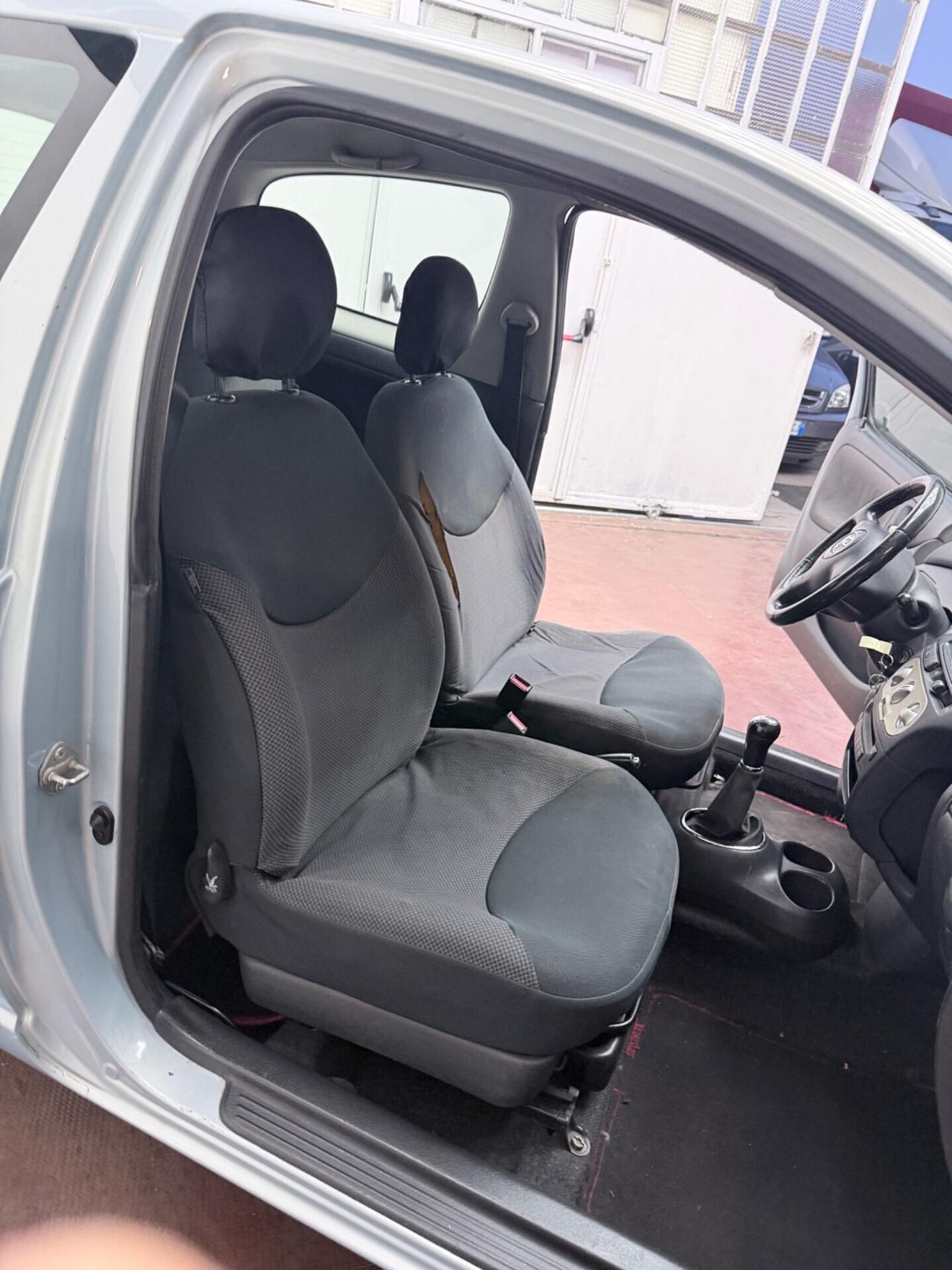 Toyota Yaris 1.0i 16V cat 3 porte Sol