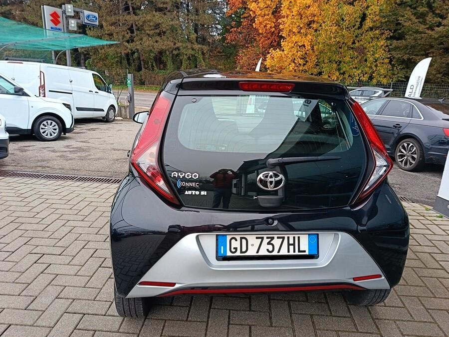 Toyota Aygo Connect 1.0 VVT-i 72 CV 5 porte x-clusiv red style