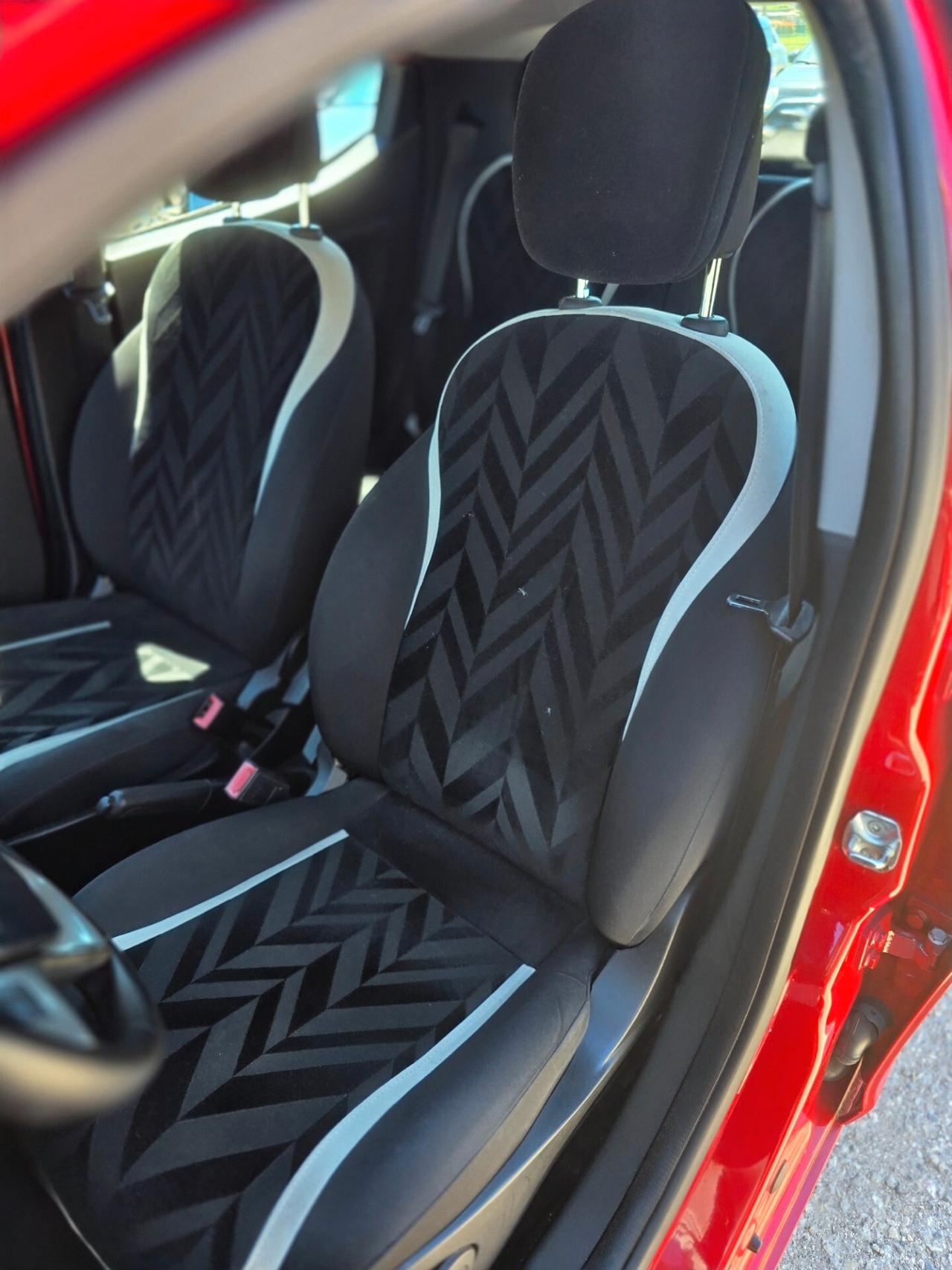 Lancia Ypsilon 1.2 69 CV 5 porte Unyca