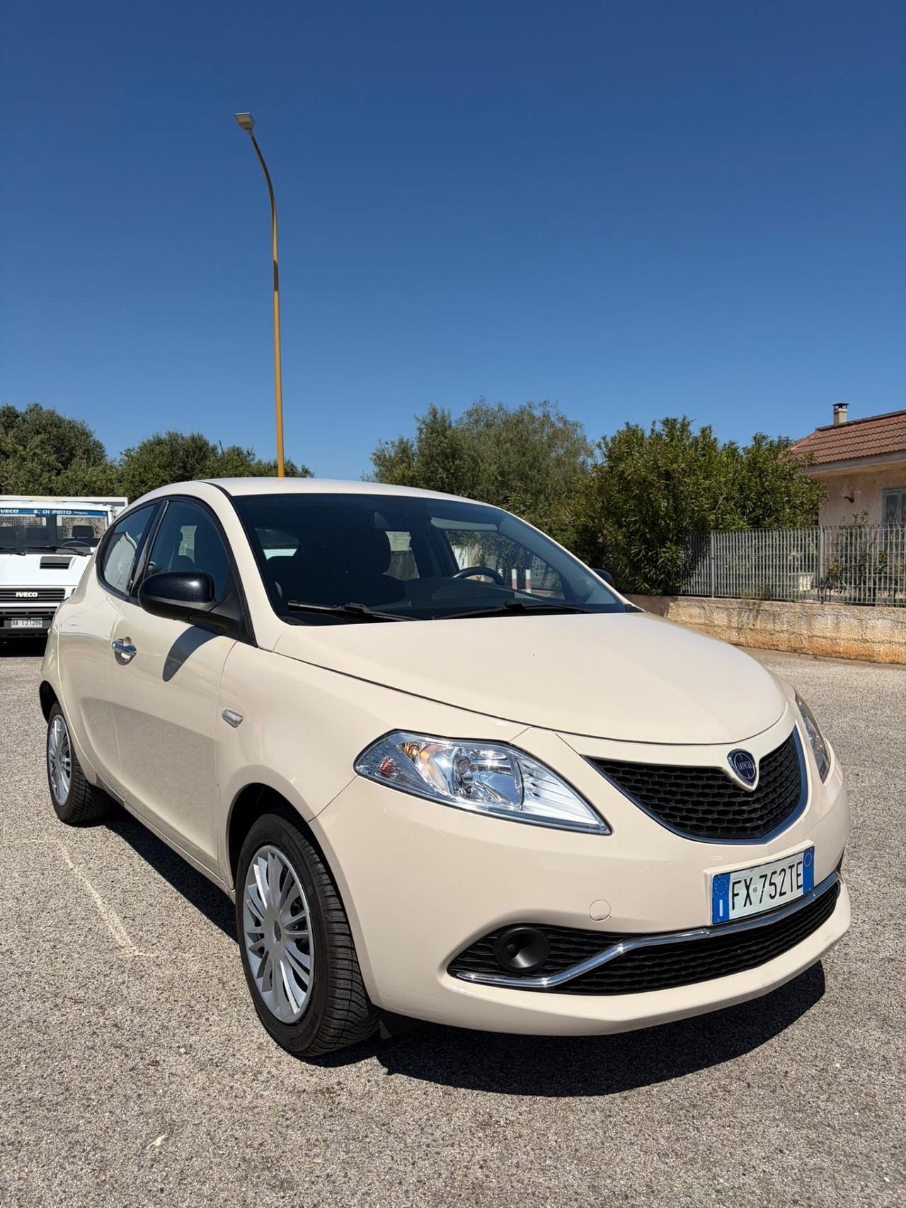 Lancia Ypsilon 1.2 69 CV 5 porte GPL Ecochic Gold