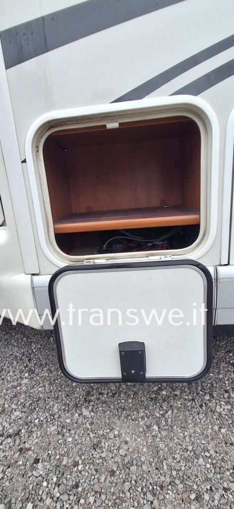 Carthago Chic C-Line T4.2 Camper semintegrale con letto matrimoniale in coda