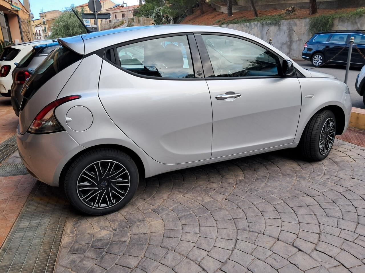 Lancia Ypsilon 1.0 FireFly 5 porte S&S Hybrid Ecochic Gold