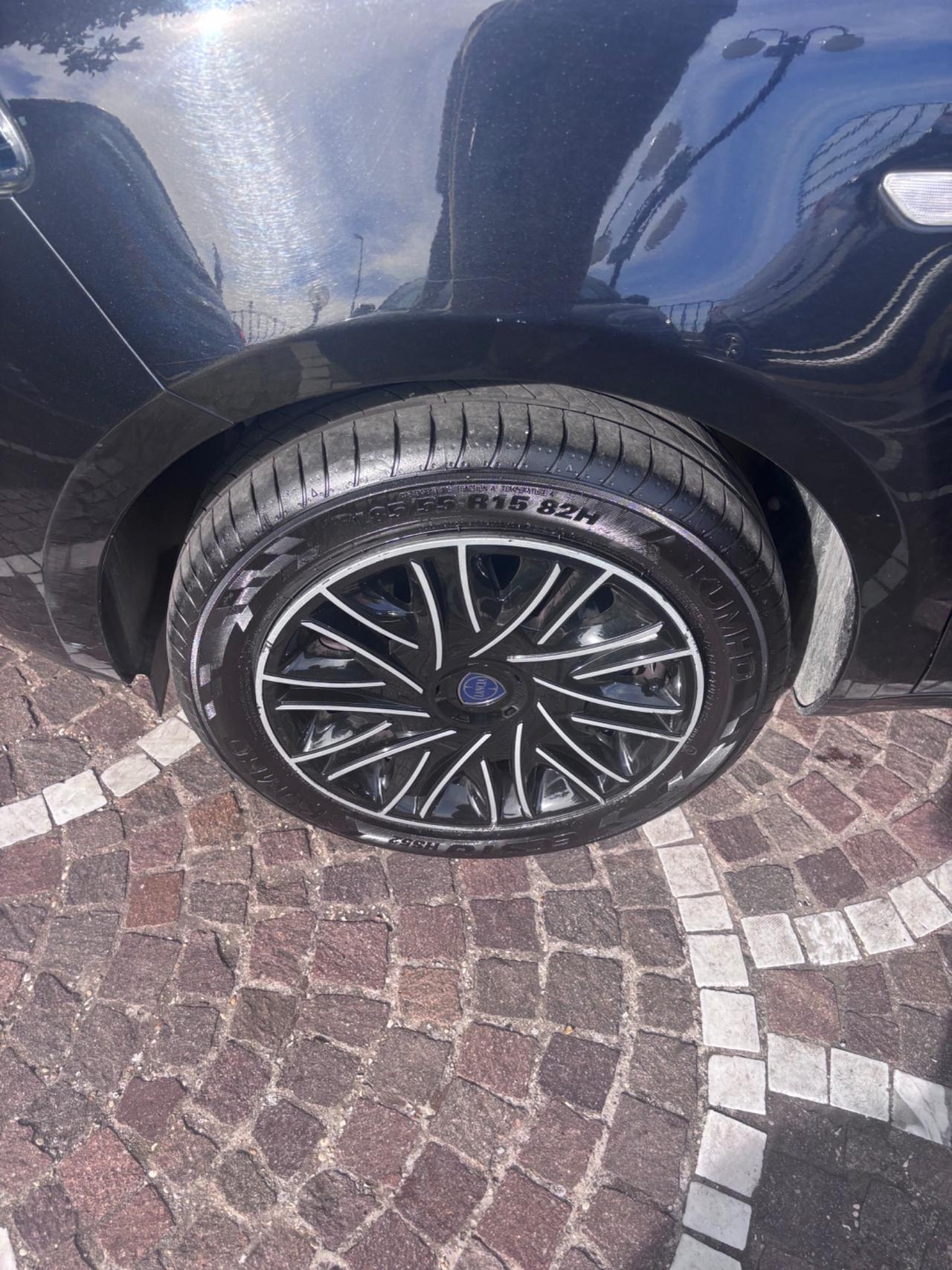 Lancia Ypsilon 1.0 FireFly 5 porte S&S Hybrid Gold