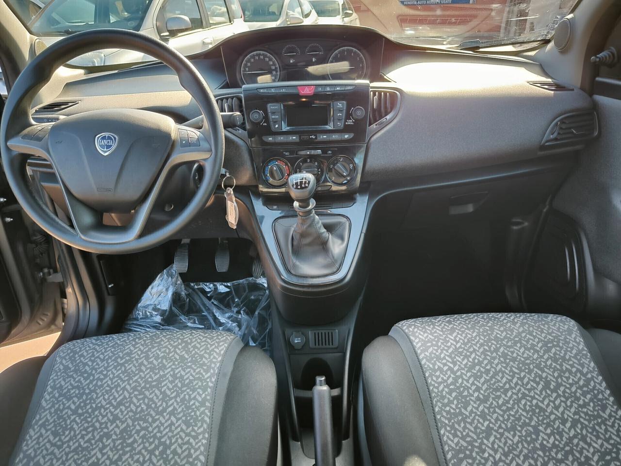 Lancia Ypsilon 1.0 FireFly 5 porte S&S Hybrid Ecochic Silver