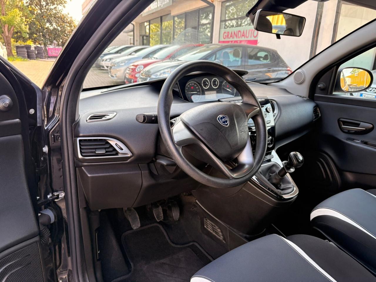 Lancia Ypsilon 1.2 69 CV 5 porte Elefantino