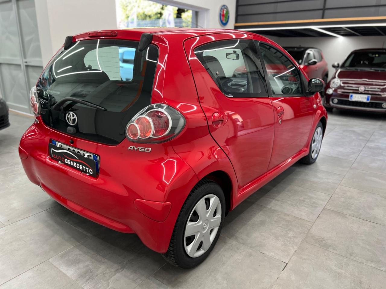 Toyota Aygo 1.0 12V VVT-i 5 porte MMT 2012