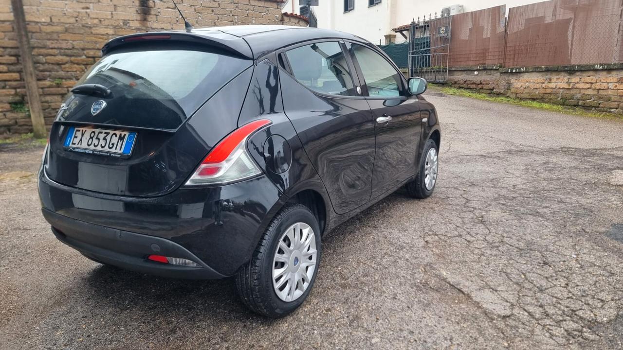 Lancia Ypsilon 0.9 TwinAir 85 CV 5 porte S&S Gold