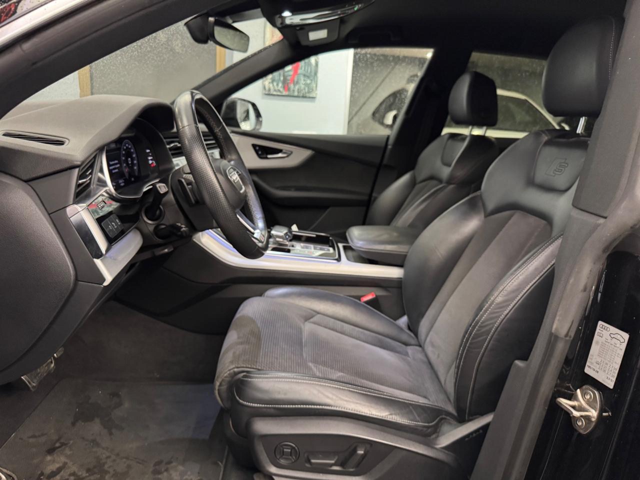 Audi Q8 45 TDI quattro tiptronic S-LINE