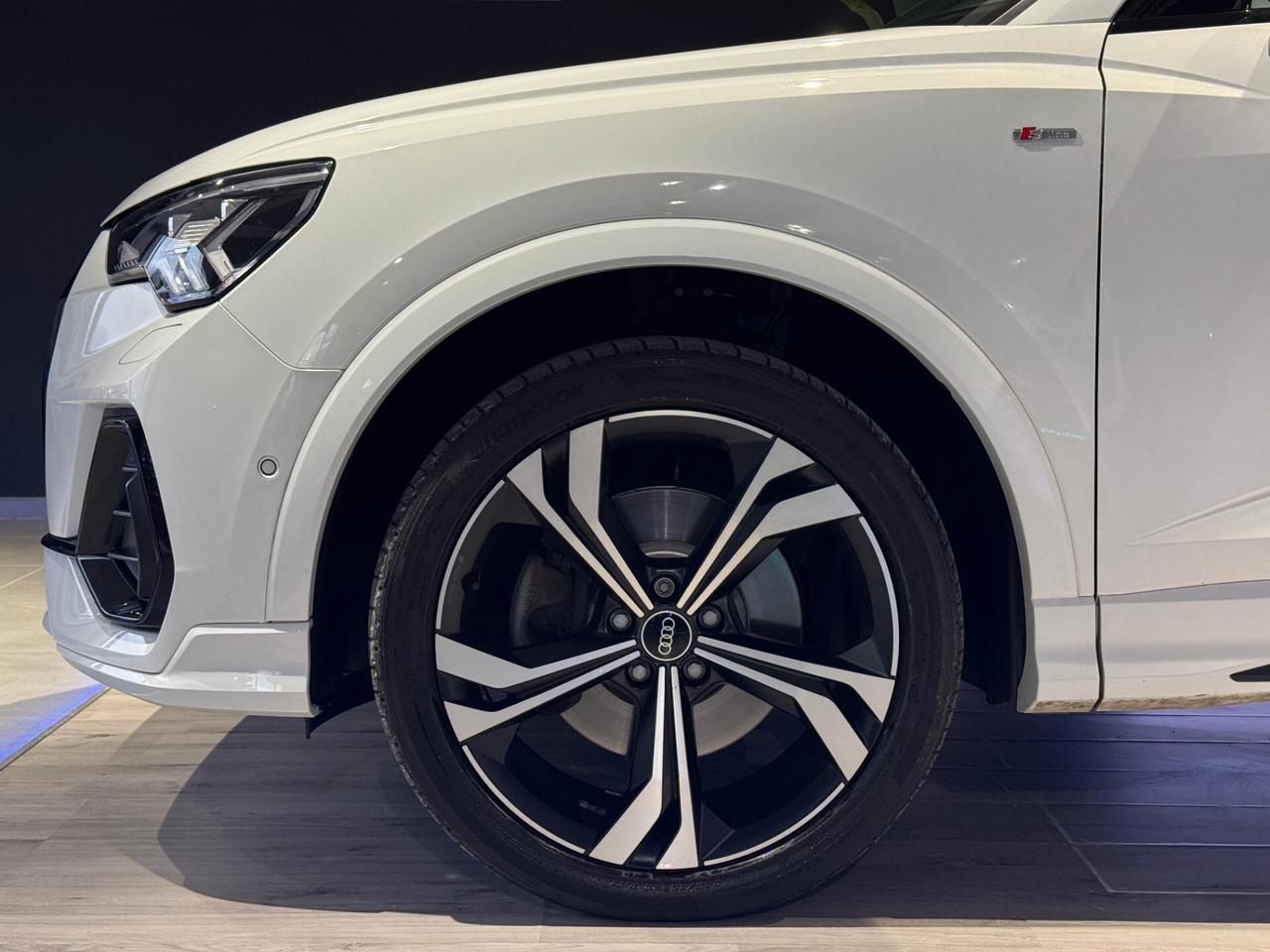 Audi Q3 SPB 40 TDI quattro S-Line Identity Black