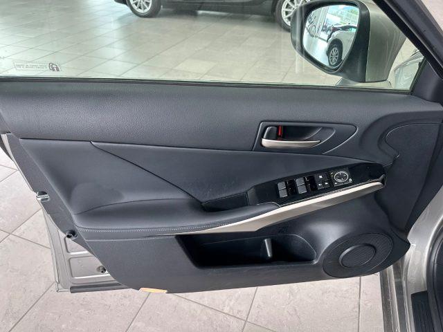 LEXUS IS 220d IS Hybrid Executive