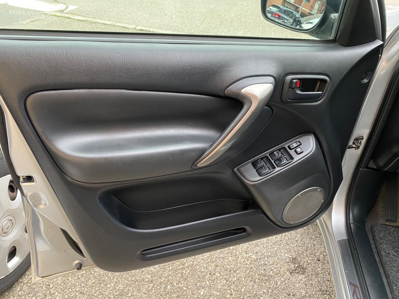 Toyota RAV 4 RAV4 2.0 AWD D-4D cat 5 porte Sol NEOPATENTATI!!!