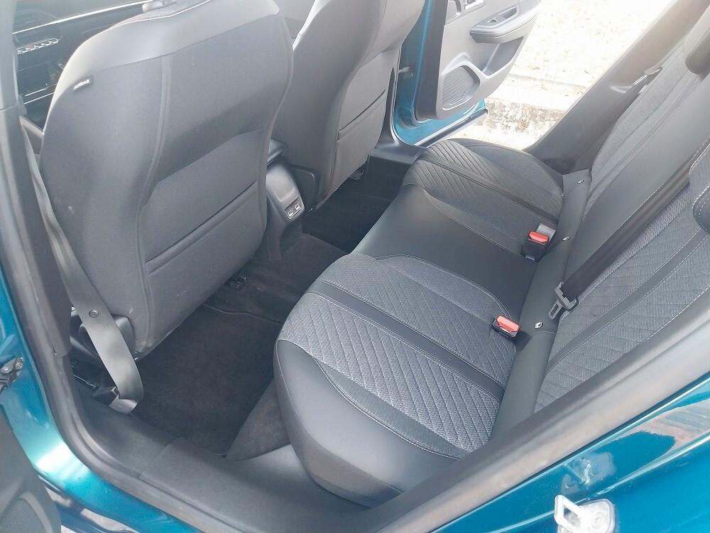 Peugeot 2008 Hybrid 145 e-DCS6 GT