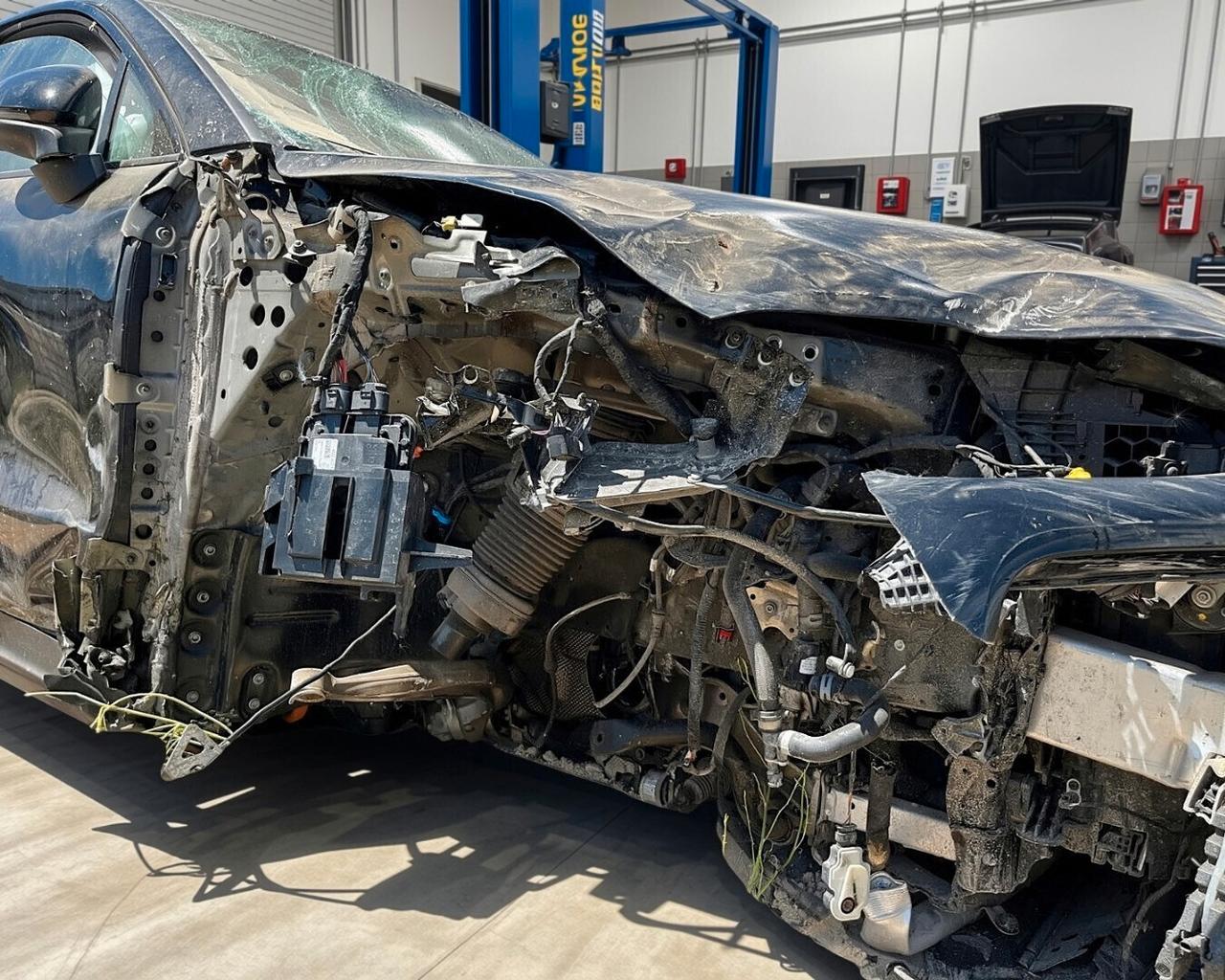 Porsche Cayenne COUPE 3.0 V6 E-Hybrid Platinum Edition INCIDENTATA