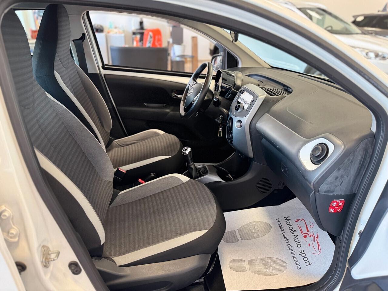 Toyota Aygo 1.0 VVT-i 72 CV 5 porte x-cite