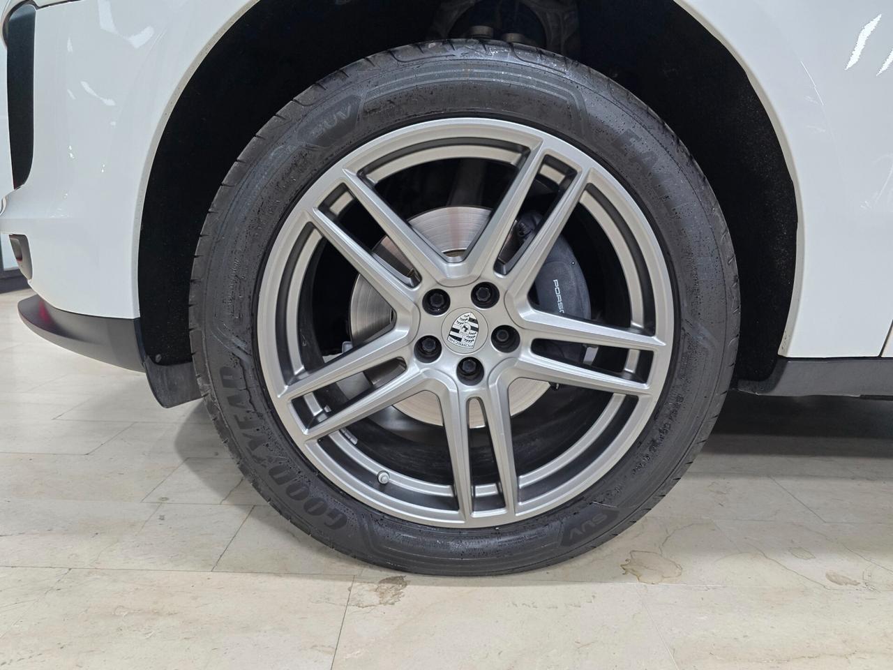 Porsche Macan 2.0 (Tetto panorama)