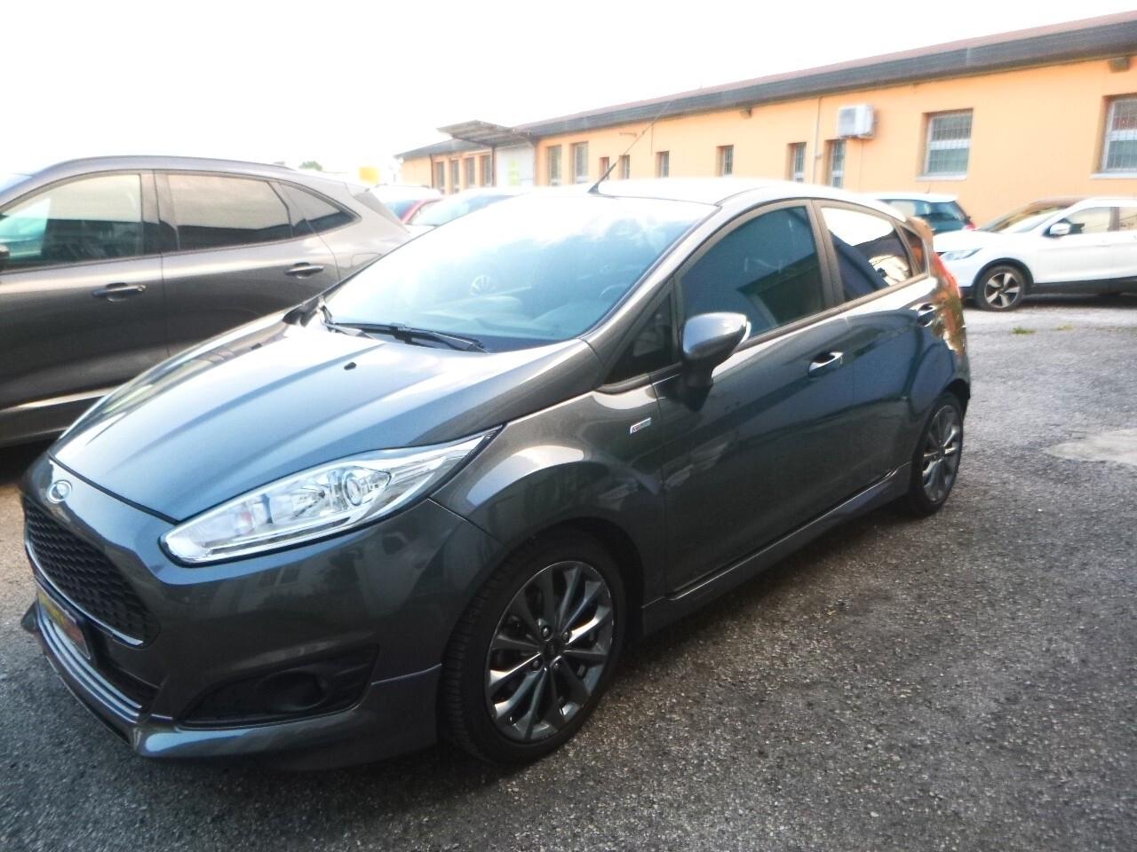 Ford Fiesta 1.5 TDCi 75CV 5 porte ST-Line NEOPATENTATI