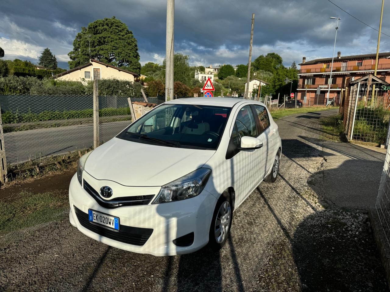 Toyota Yaris 1.0 5 porte Lounge NEOPATENTATI