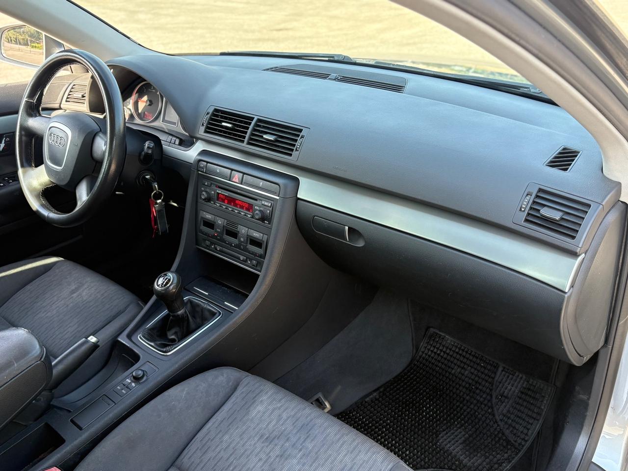 Audi A4 2.0 16V TDI Avant in Ordine