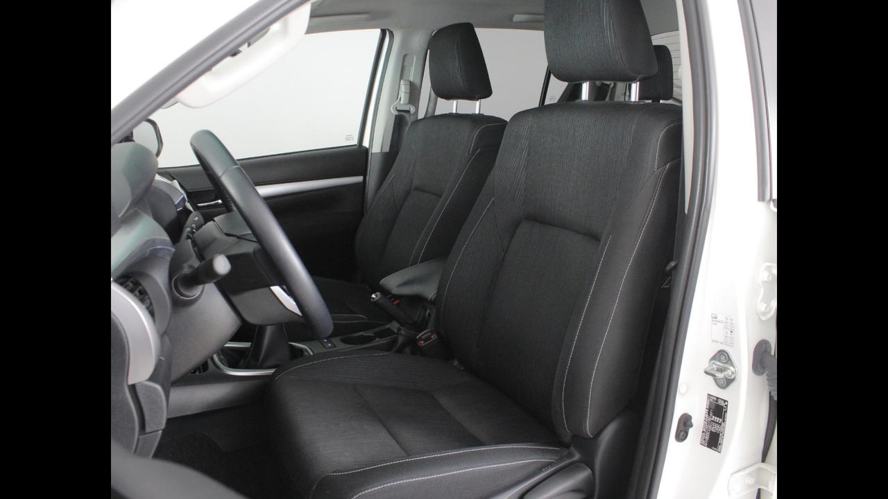 TOYOTA Hilux IV 2019 - Hilux 2.4 d-4d C&C 4x2 Hilux my19