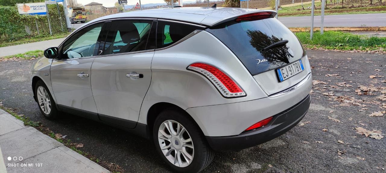 Lancia Delta 1.6 MJT DPF 105 CV Silver