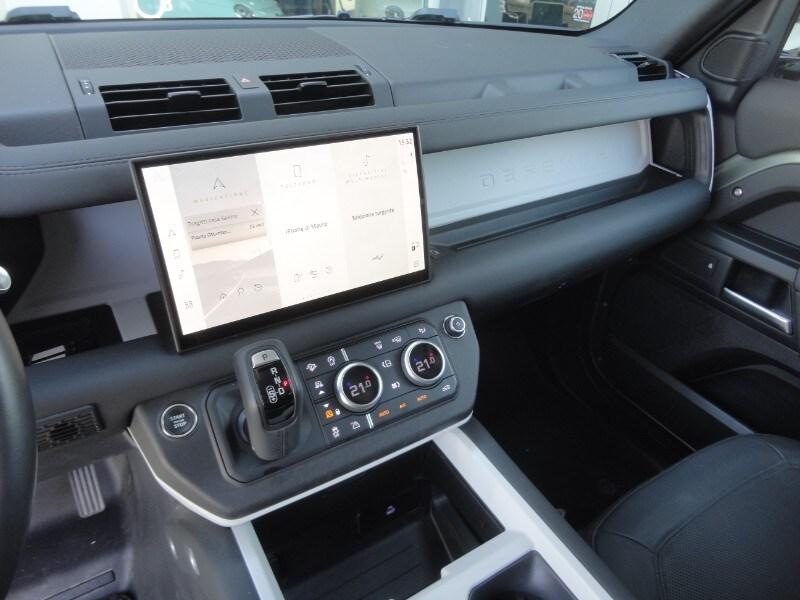 LAND ROVER Defender (2019) Defender 110 3.0D I6...